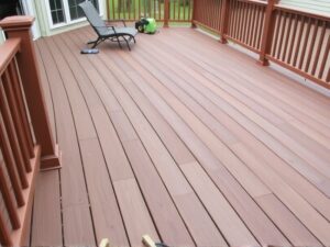 Comparing Labor Rates: Composite Deck vs. Traditional Wood